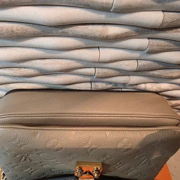 Louis Vuitton Pochette Metis Crossbody Bag - Picture 11 of 16